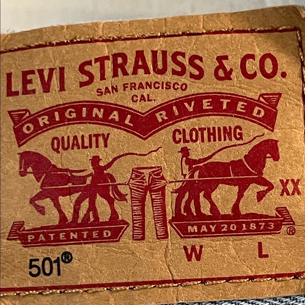 Levi’s Women’s 501 Distressed Button Fly Blue Jean Raw Hem Shorts Size 25 - Picture 3 of 7